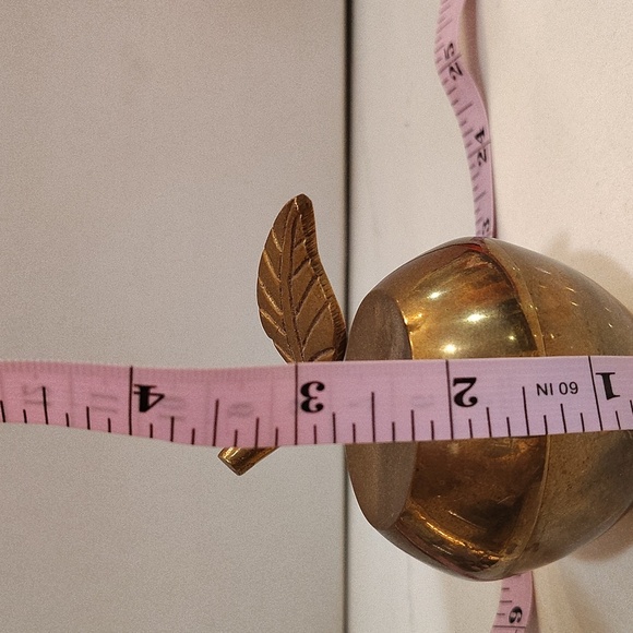 Brass apple with stem and leaf with twist off lid made in India - Picture 7 of 7